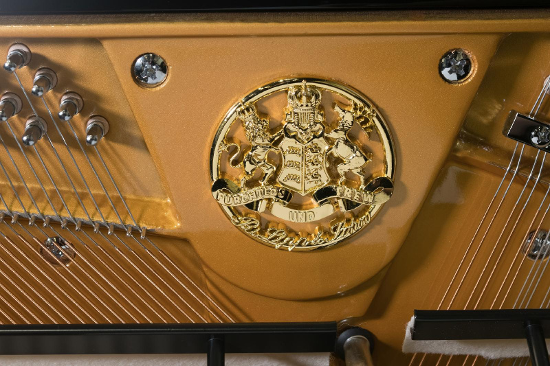 Пианино R. Lipp & Sohn 123 черное, полированное