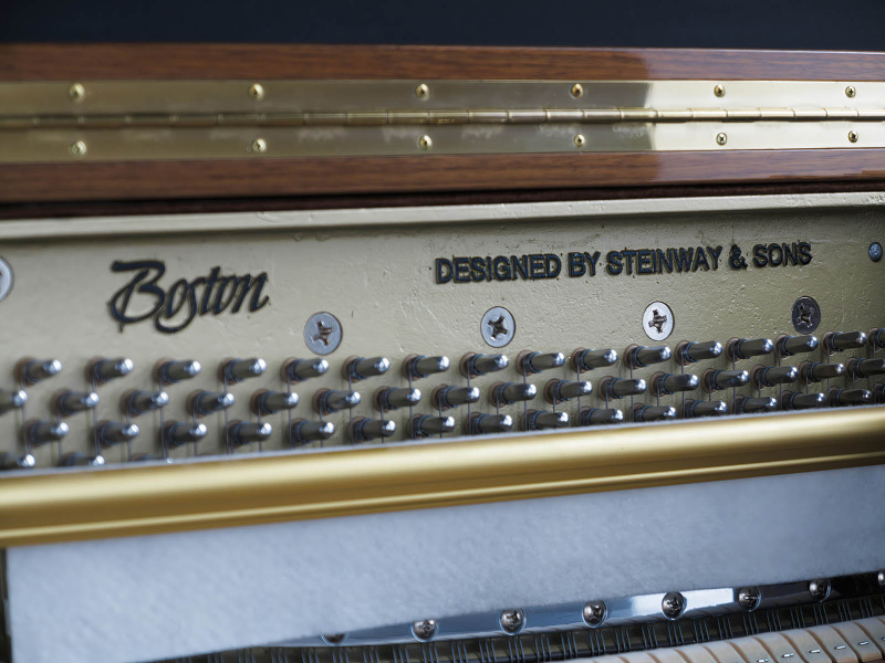 Пианино Boston UP-118E PE (BU) орех, полированное, система климат-контроля Dampp-Chaser