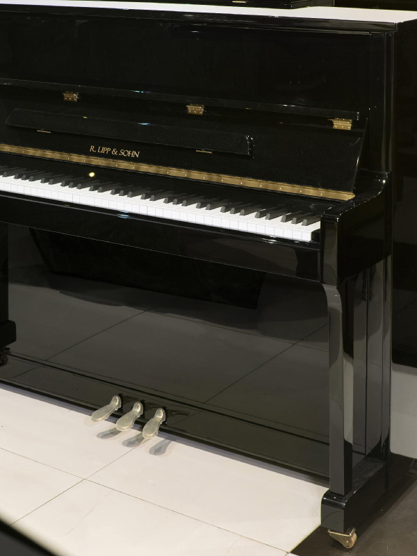 Пианино R. Lipp & Sohn 121 черное, полированное