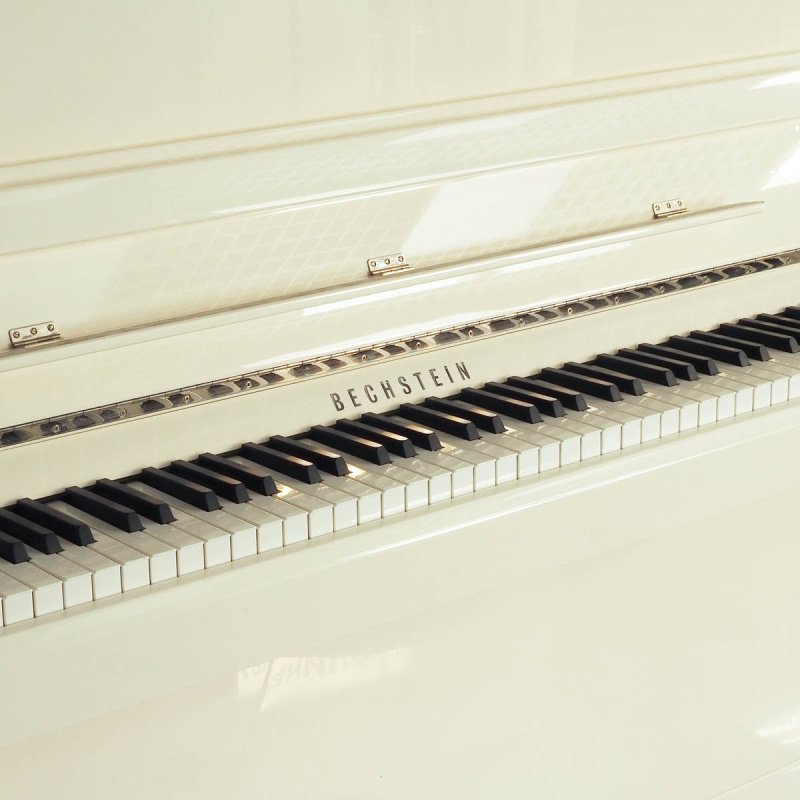 Пианино Bechstein Modern B 112 (BU) белое, полированное, отделка хром