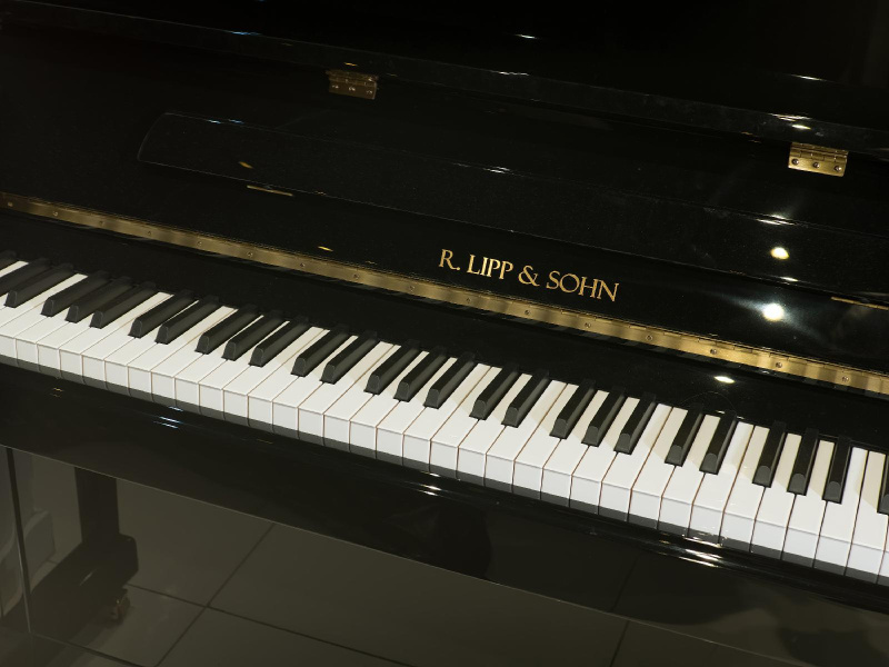 Пианино R. Lipp & Sohn 123 черное, полированное